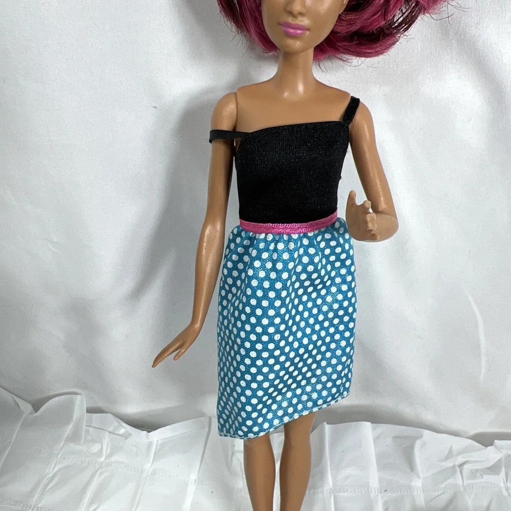 2015 Barbie Doll Fashionista Red‎ pink hair Red